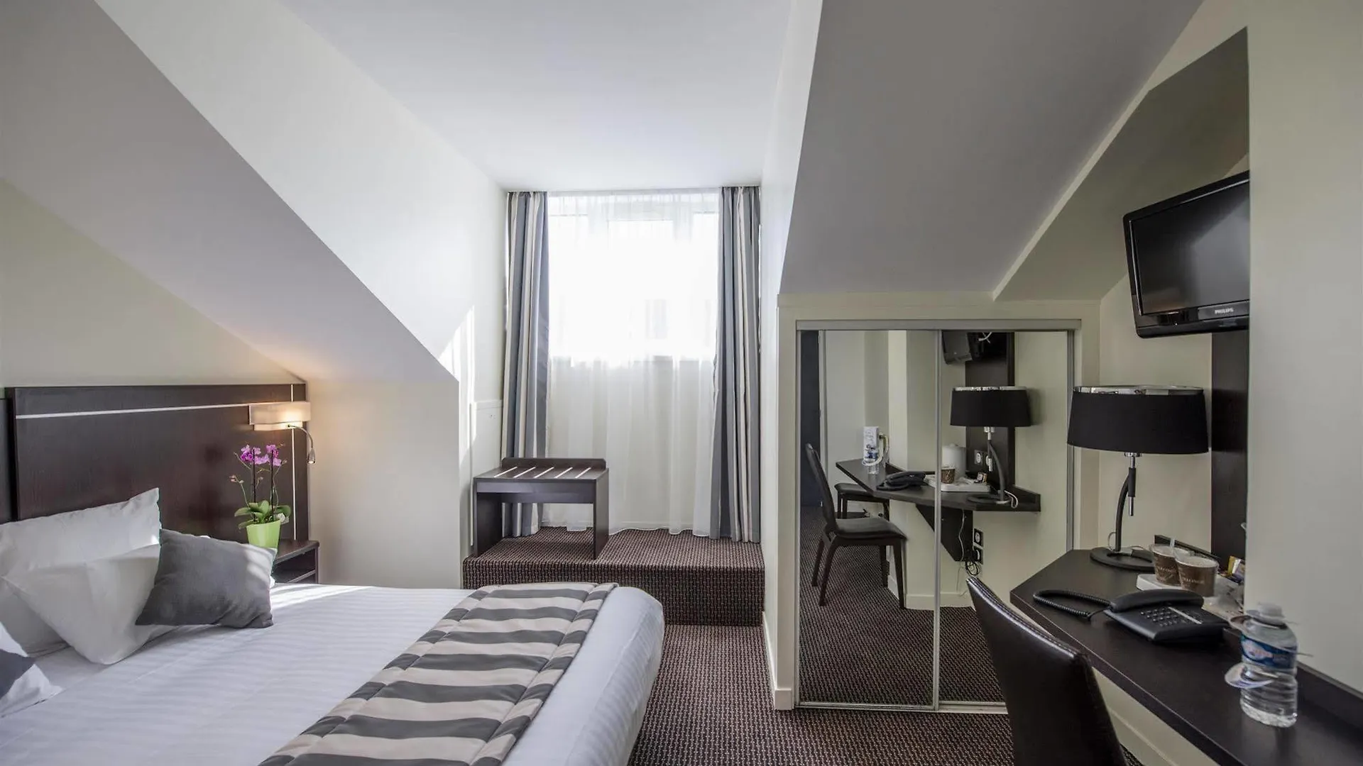 Kyriad 10 - Gare De L'est Hotel