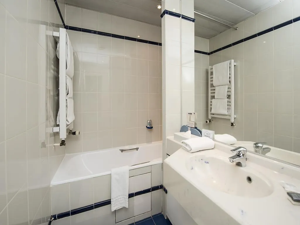 Hotel Kyriad 10 - Gare De L'est 3*